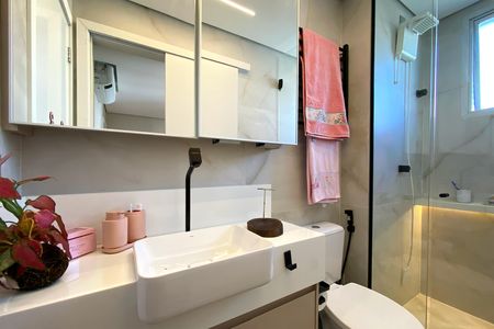 Apartamento à venda com 163m², 3 quartos e 3 vagas Apartamento à venda com 163m², 3 quartos e 3 vagasBanheiro das Semi suites