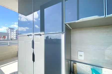 Apartamento à venda com 163m², 3 quartos e 3 vagas Apartamento à venda com 163m², 3 quartos e 3 vagasÁrea de Serviço