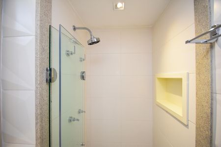 banheiro de apartamento para alugar com 2 quartos, 117m² em Pinheiros, São Paulo