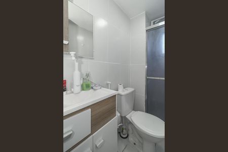 Banheiro de apartamento à venda com 2 quartos, 54m² em Sarandi, Porto Alegre