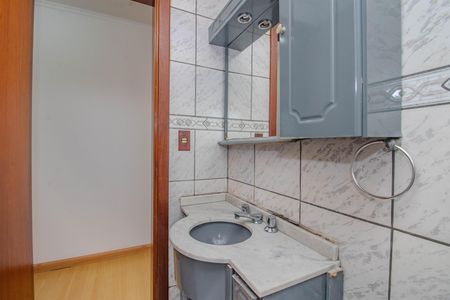 Banheiro de apartamento para alugar com 3 quartos, 74m² em Sarandi, Porto Alegre