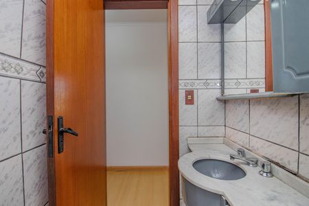 Banheiro de apartamento para alugar com 3 quartos, 74m² em Sarandi, Porto Alegre