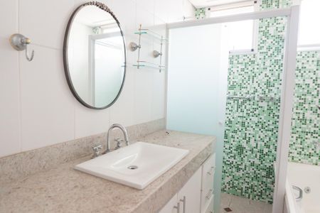 Apartamento à venda com 290m², 3 quartos e 3 vagas Apartamento à venda com 290m², 3 quartos e 3 vagasBanheiro suite 3