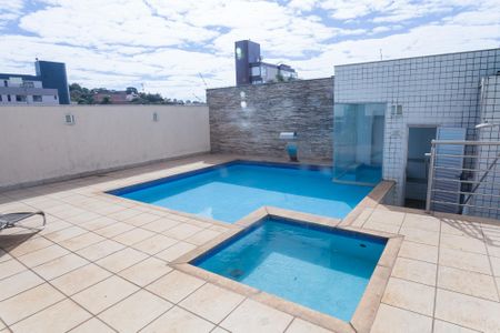 Apartamento à venda com 290m², 3 quartos e 3 vagas Apartamento à venda com 290m², 3 quartos e 3 vagasÁrea comum - Piscina