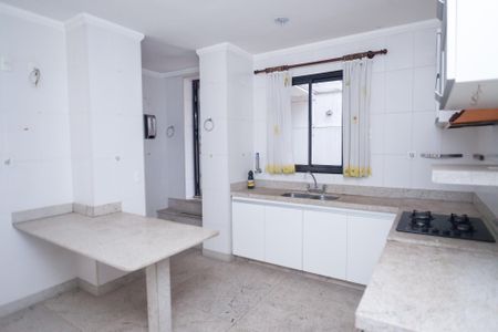 Apartamento à venda com 290m², 3 quartos e 3 vagas Apartamento à venda com 290m², 3 quartos e 3 vagasCozinha