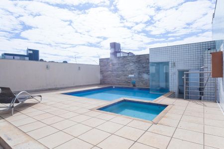 Apartamento à venda com 290m², 3 quartos e 3 vagas Apartamento à venda com 290m², 3 quartos e 3 vagasÁrea comum - Piscina