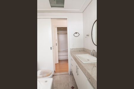 Apartamento à venda com 290m², 3 quartos e 3 vagas Apartamento à venda com 290m², 3 quartos e 3 vagasBanheiro suite 3