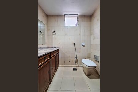 Apartamento para alugar com 188m², 4 quartos e sem vaga Apartamento para alugar com 188m², 4 quartos e sem vagaBanheiro 1