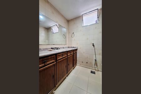 Apartamento para alugar com 188m², 4 quartos e sem vaga Apartamento para alugar com 188m², 4 quartos e sem vagaBanheiro 1