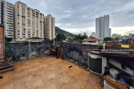 Apartamento para alugar com 188m², 4 quartos e sem vaga Apartamento para alugar com 188m², 4 quartos e sem vagaTerraço