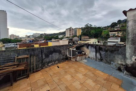 Apartamento para alugar com 188m², 4 quartos e sem vaga Apartamento para alugar com 188m², 4 quartos e sem vagaTerraço