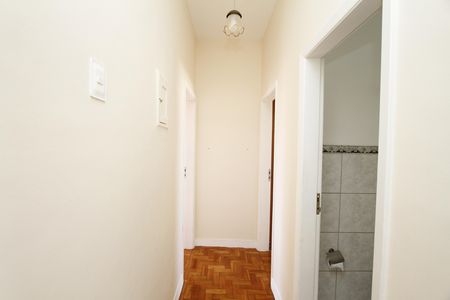 Corredor de apartamento para alugar com 2 quartos, 60m² em Carlos Prates, Belo Horizonte