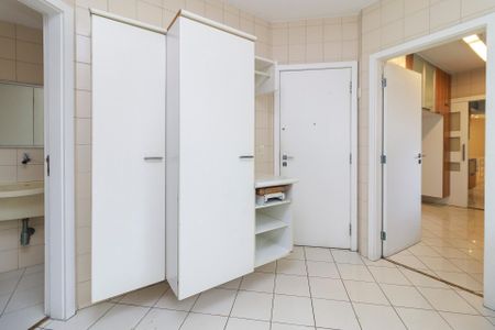 Área de Serviço de apartamento para alugar com 3 quartos, 200m² em Campo Belo, São Paulo