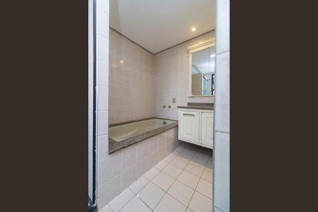 Suíte Principal - Banheiro de apartamento para alugar com 3 quartos, 200m² em Campo Belo, São Paulo
