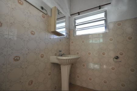 Banheiro de casa para alugar com 2 quartos, 70m² em Horto Florestal, São Paulo
