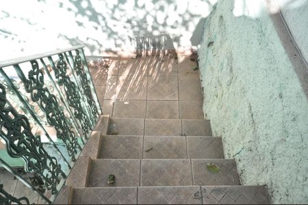 Escada de casa para alugar com 2 quartos, 70m² em Horto Florestal, São Paulo