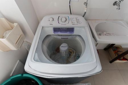 Área de serviço de apartamento para alugar com 2 quartos, 45m² em Vila Vitorio Mazzei, São Paulo