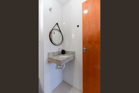 Banheiro de apartamento para alugar com 2 quartos, 45m² em Vila Vitorio Mazzei, São Paulo
