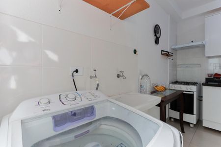 Área de serviço de apartamento para alugar com 2 quartos, 45m² em Vila Vitorio Mazzei, São Paulo