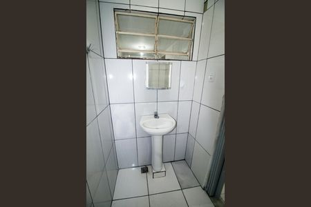 Banheiro de casa à venda com 1 quarto, 75m² em Rocha Miranda, Rio de Janeiro