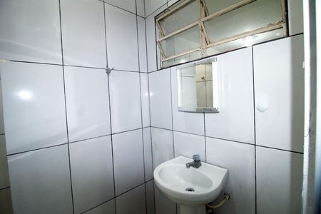 Banheiro de casa à venda com 1 quarto, 75m² em Rocha Miranda, Rio de Janeiro