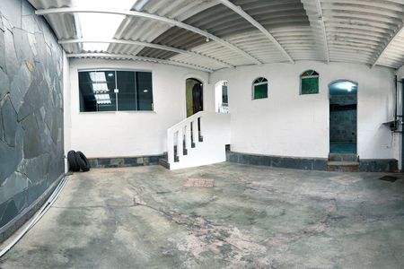 Casa à venda com 228m², 3 quartos e 3 vagas