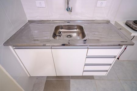 Cozinha de kitnet/studio para alugar com 1 quarto, 20m² em Rio Pequeno, São Paulo