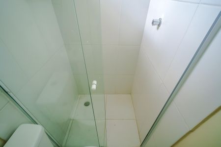 Banheiro de kitnet/studio para alugar com 1 quarto, 20m² em Rio Pequeno, São Paulo