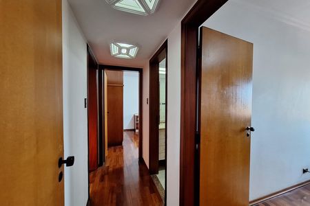 Corredor de apartamento para alugar com 3 quartos, 136m² em Vila Bastos, Santo André