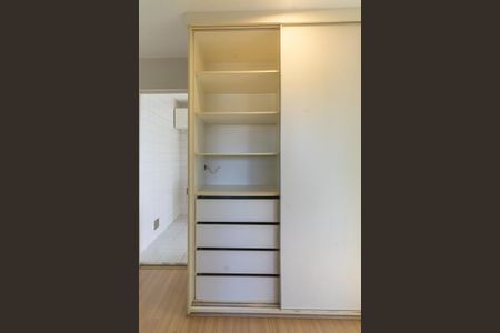 Armário de apartamento à venda com 2 quartos, 60m² em Vila Mafra, São Paulo