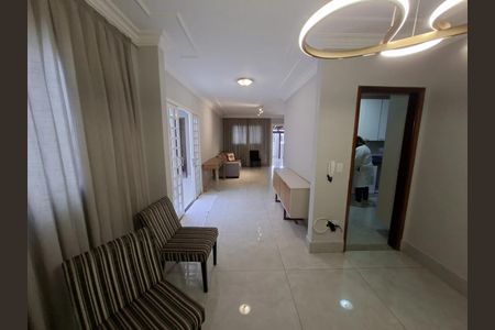 Casa para alugar com 180m², 3 quartos e 2 vagas