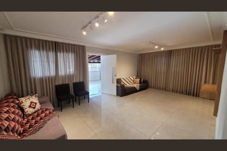 Casa para alugar com 180m², 3 quartos e 2 vagas Casa para alugar com 180m², 3 quartos e 2 vagasSala