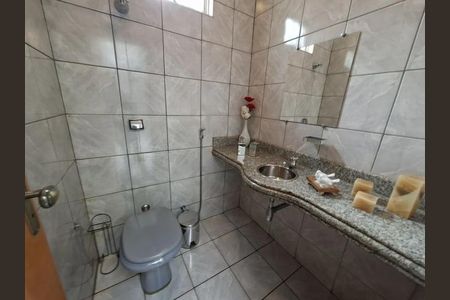 Casa para alugar com 180m², 3 quartos e 2 vagas