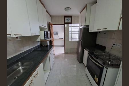 Cozinha de casa para alugar com 3 quartos, 180m² em Umuarama, Uberlândia