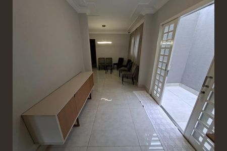 Casa para alugar com 180m², 3 quartos e 2 vagas