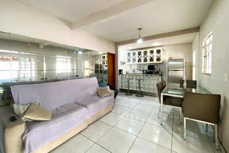 Sala de casa à venda com 3 quartos, 218m² em Goiânia, Belo Horizonte