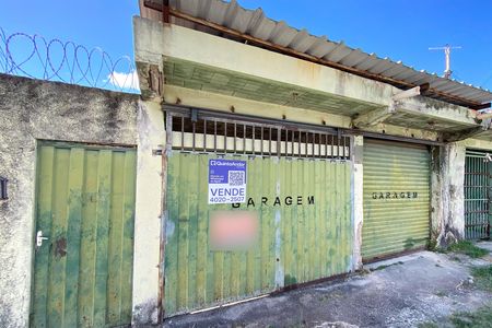 Fachada de casa à venda com 3 quartos, 218m² em Goiânia, Belo Horizonte