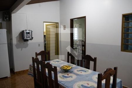 Casa à venda com 3 quartos, 372m² em Setor Caravelo, Goiânia