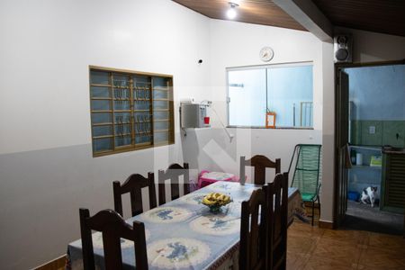 Casa à venda com 3 quartos, 372m² em Setor Caravelo, Goiânia