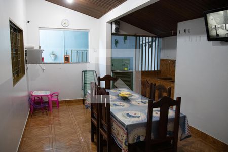 Casa à venda com 3 quartos, 372m² em Setor Caravelo, Goiânia