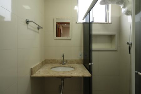 Banheiro de apartamento para alugar com 2 quartos, 47m² em Vila Maria Leonor, Diadema