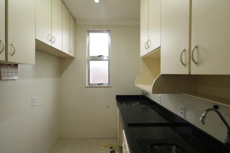 Cozinha e Área de Serviço de apartamento para alugar com 2 quartos, 47m² em Vila Maria Leonor, Diadema