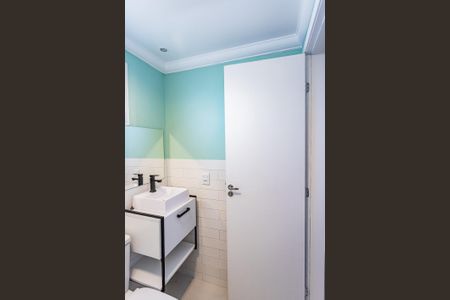 Banheiro suite de apartamento para alugar com 2 quartos, 65m² em Parque Maria Domitila, São Paulo