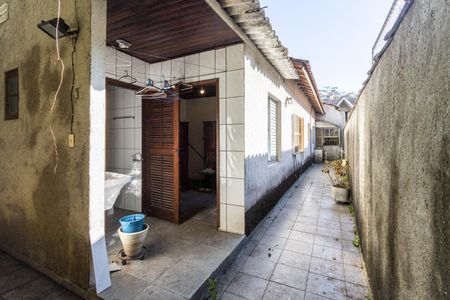 Quintal de casa à venda com 2 quartos, 146m² em Vila Ipojuca, São Paulo