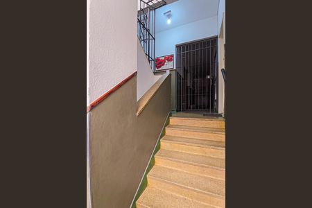 Escada de kitnet/studio para alugar com 1 quarto, 42m² em Piedade, Rio de Janeiro