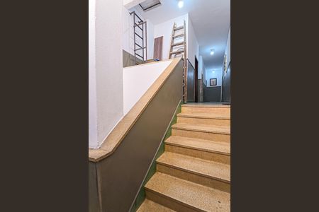 Studio para alugar com 42m², 1 quarto e sem vaga Studio para alugar com 42m², 1 quarto e sem vagaEscada