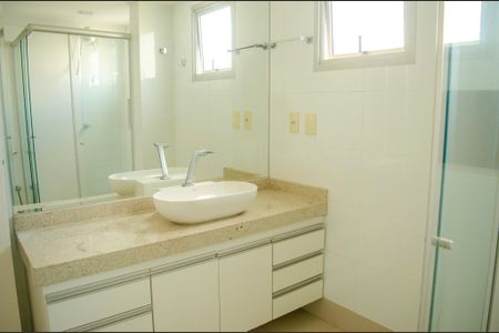 Apartamento à venda com 105m², 3 quartos e 1 vaga Apartamento à venda com 105m², 3 quartos e 1 vagaBanheiro da Suíte