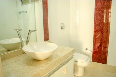 Apartamento à venda com 105m², 3 quartos e 1 vaga Apartamento à venda com 105m², 3 quartos e 1 vagaBanheiro