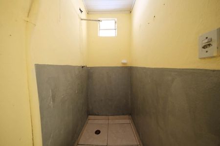 Banheiro de casa para alugar com 1 quarto, 32m² em Parque Boturussu, São Paulo