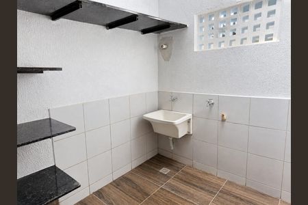 Área de serviço de casa de condomínio para alugar com 2 quartos, 170m² em Vila Santos Dumont, Aparecida de Goiânia
